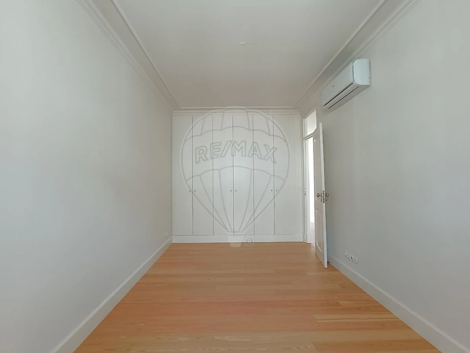Apartamento T2 para Venda em Campo de Ourique Foto 9