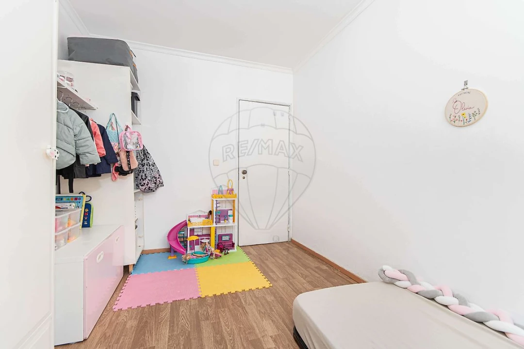 Apartamento T2 para Venda em Carcavelos e Parede Foto 9