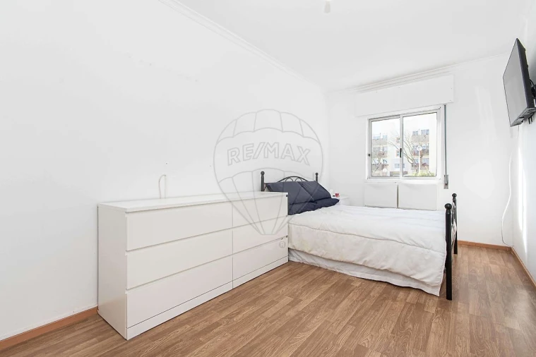 Apartamento T2 para Venda em Carcavelos e Parede Foto 7