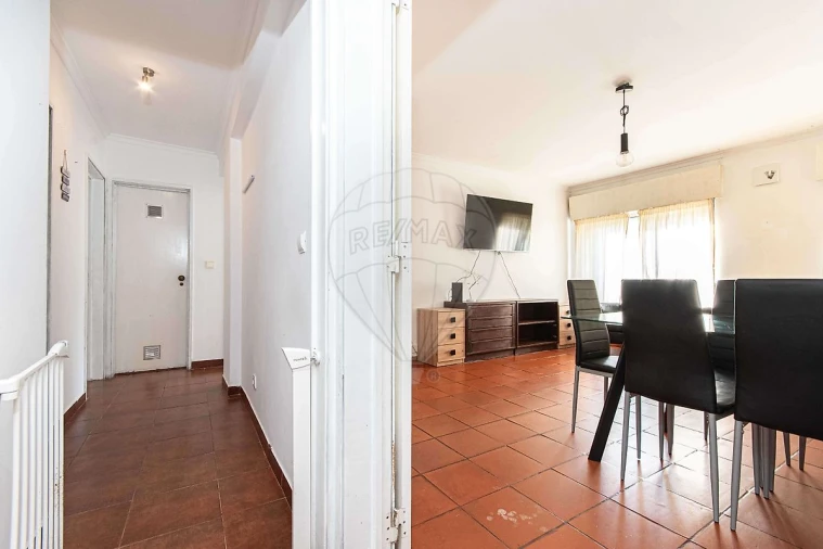 Apartamento T2 para Venda em Carcavelos e Parede Foto 4