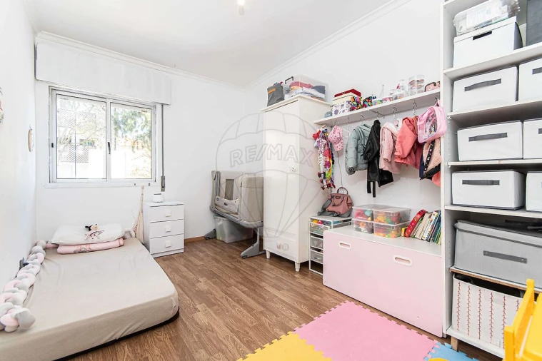 Apartamento T2 para Venda em Carcavelos e Parede Foto 8