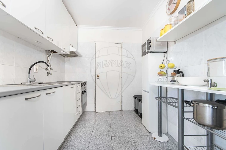 Apartamento T2 para Venda em Carcavelos e Parede Foto 13