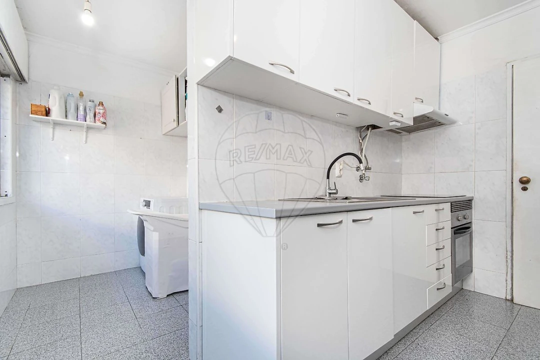 Apartamento T2 para Venda em Carcavelos e Parede Foto 12