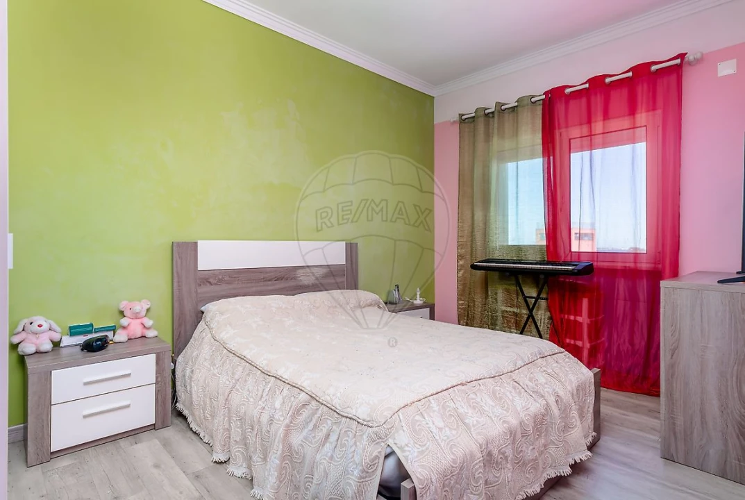 Apartamento T4 para Venda em Laranjeiro e Feijó Foto 18