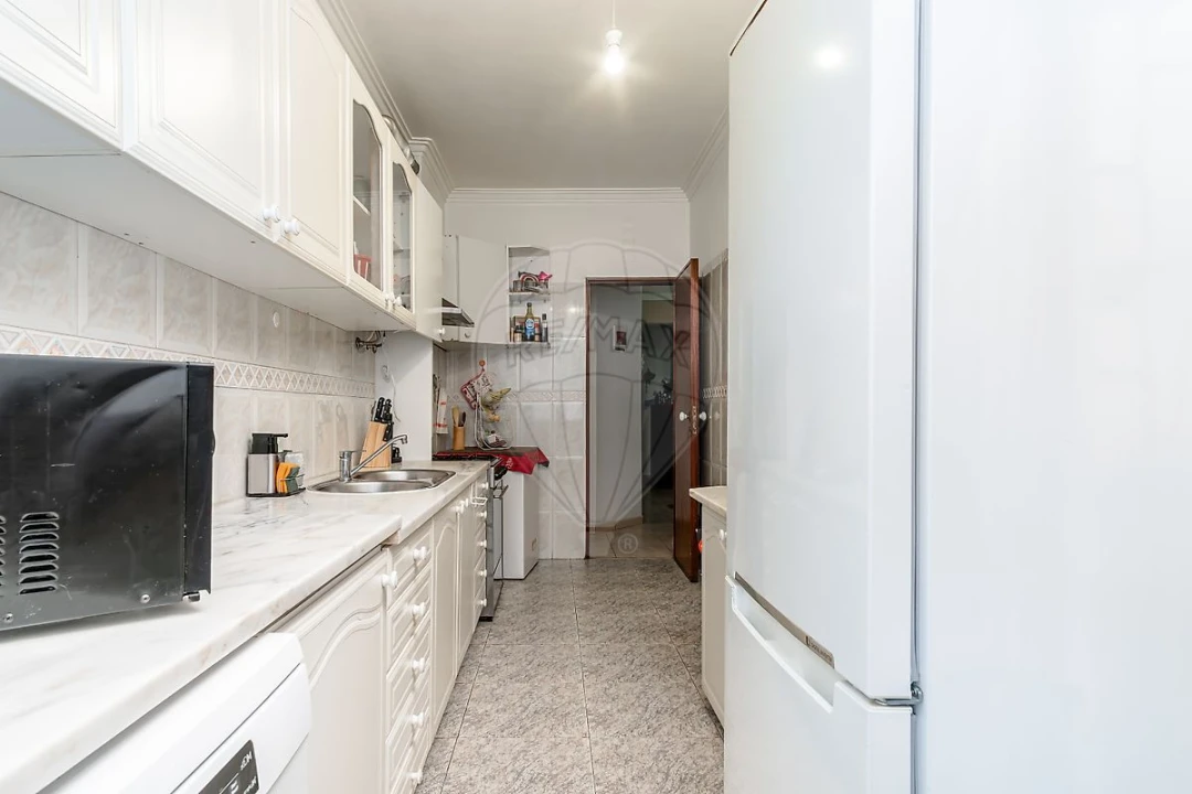 Apartamento T4 para Venda em Laranjeiro e Feijó Foto 11
