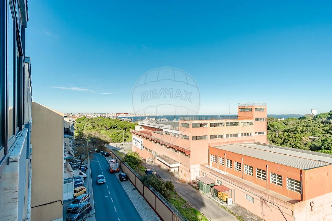 Apartamento T4 para Venda em Laranjeiro e Feijó Foto 4