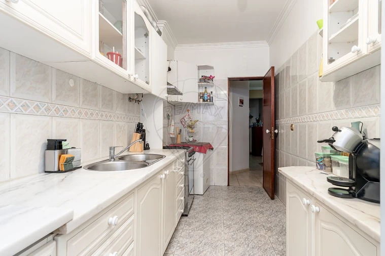 Apartamento T4 para Venda em Laranjeiro e Feijó Foto 12