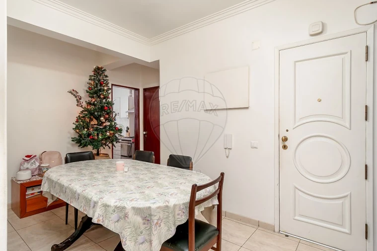 Apartamento T4 para Venda em Laranjeiro e Feijó Foto 7