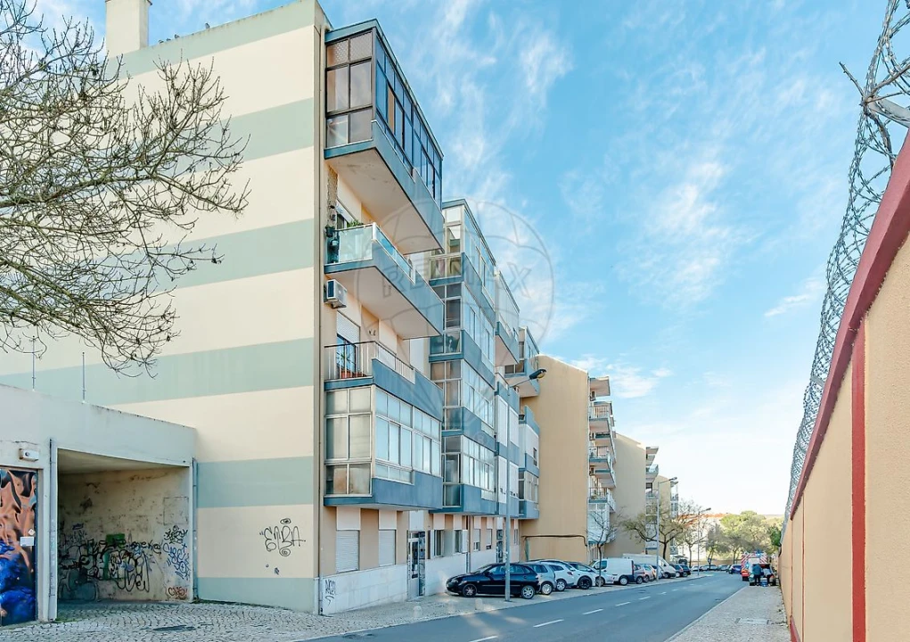 Apartamento T4 para Venda em Laranjeiro e Feijó Foto 2