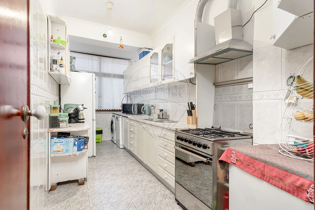 Apartamento T4 para Venda em Laranjeiro e Feijó Foto 9