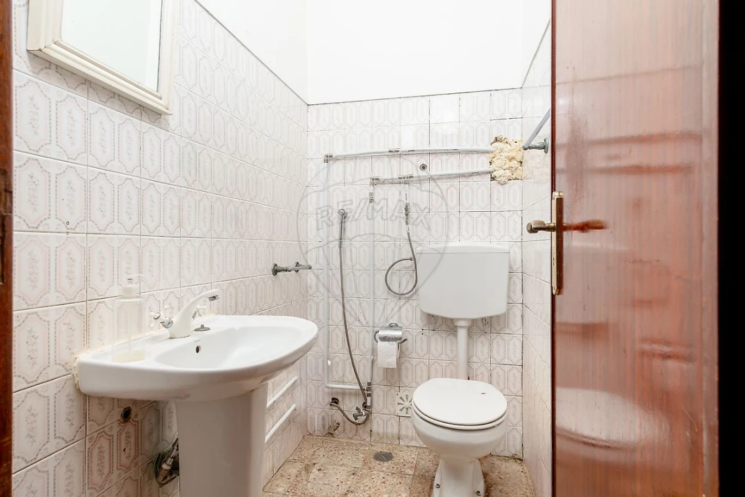 Apartamento T4 para Venda em Laranjeiro e Feijó Foto 22