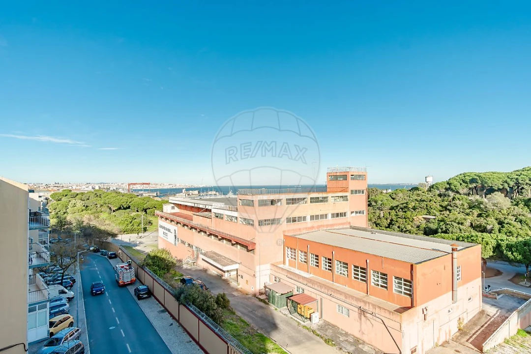 Apartamento T4 para Venda em Laranjeiro e Feijó Foto 1