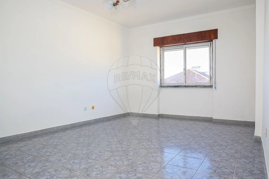 Apartamento T2 para Venda em Azambuja Foto 13