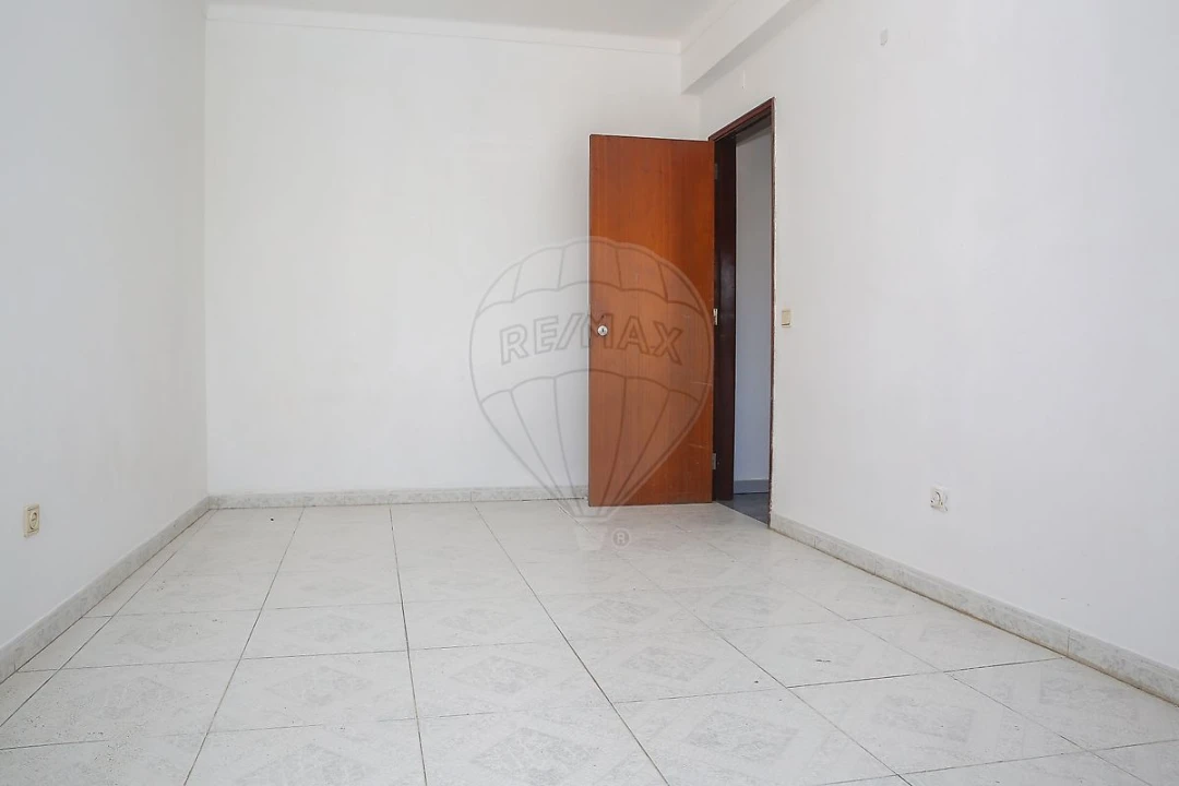 Apartamento T2 para Venda em Azambuja Foto 7