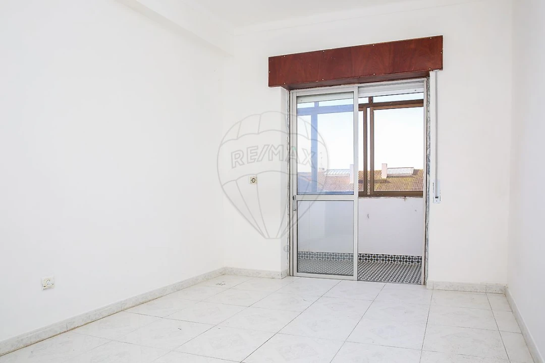 Apartamento T2 para Venda em Azambuja Foto 4