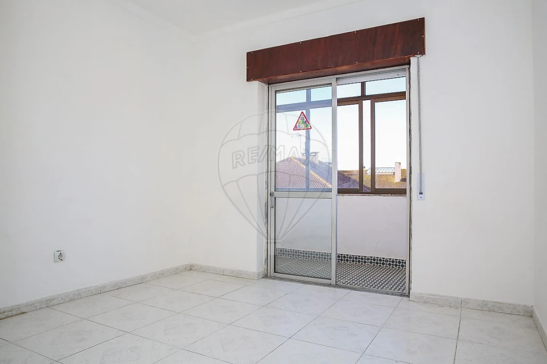 Apartamento T2 para Venda em Azambuja Foto 10