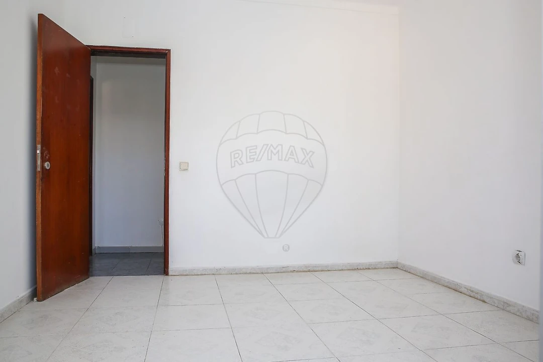Apartamento T2 para Venda em Azambuja Foto 6
