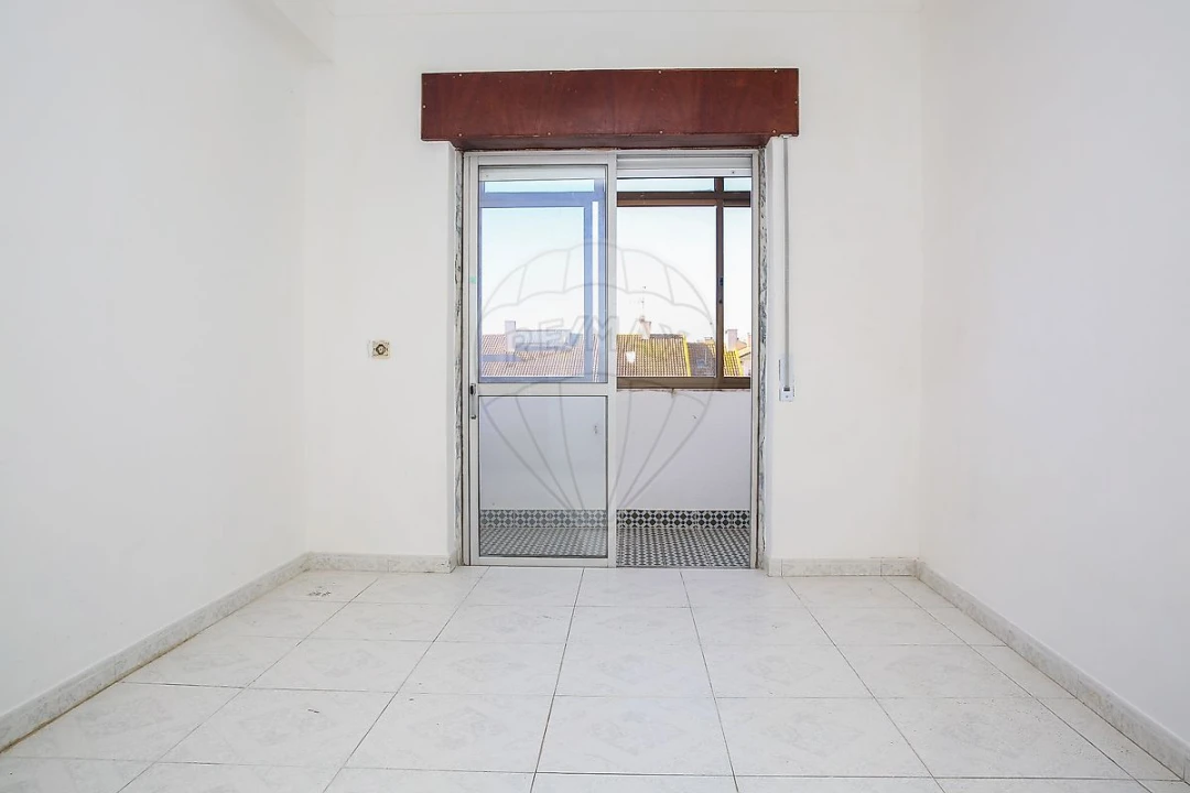 Apartamento T2 para Venda em Azambuja Foto 5