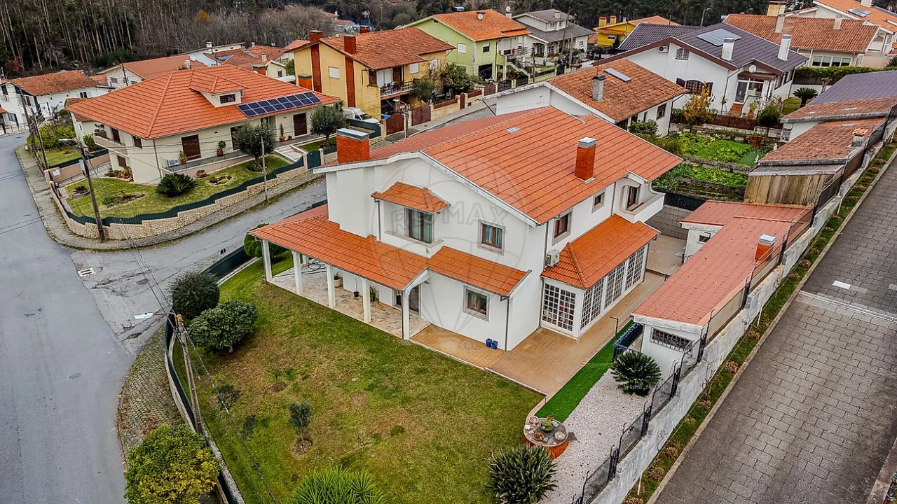 Moradia T3 para Venda em Arrifana Foto 40