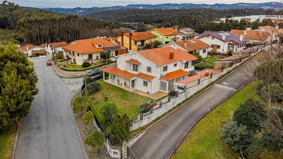 Moradia T3 para Venda em Arrifana Foto 39