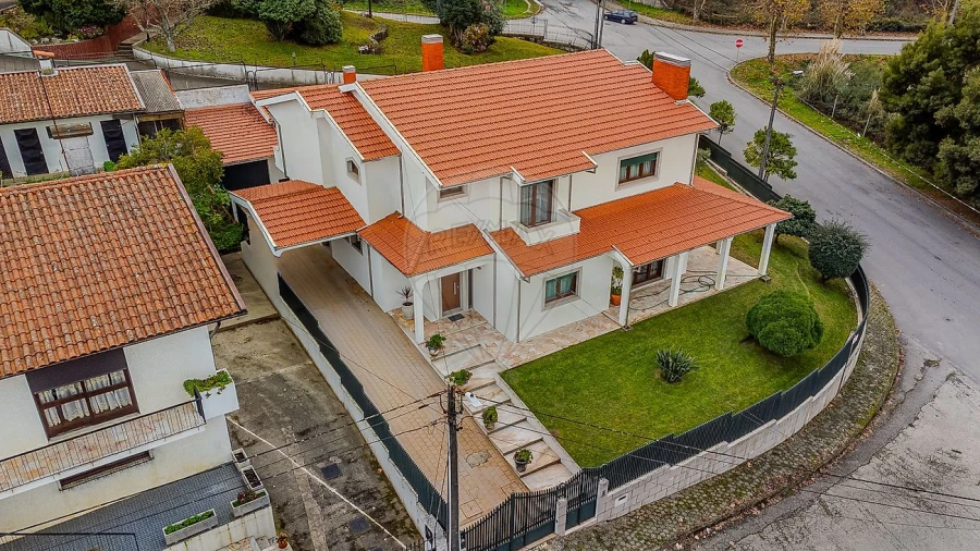 Moradia T3 para Venda em Arrifana Foto 1