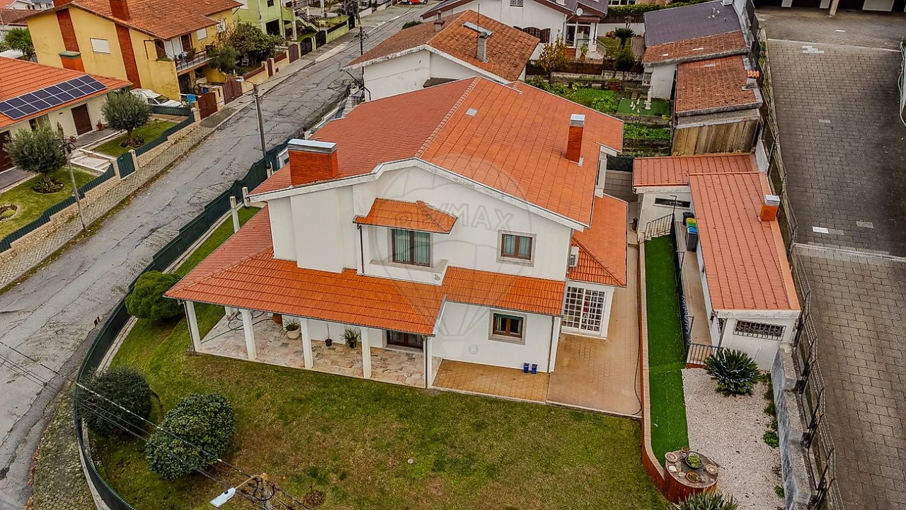 Moradia T3 para Venda em Arrifana Foto 38