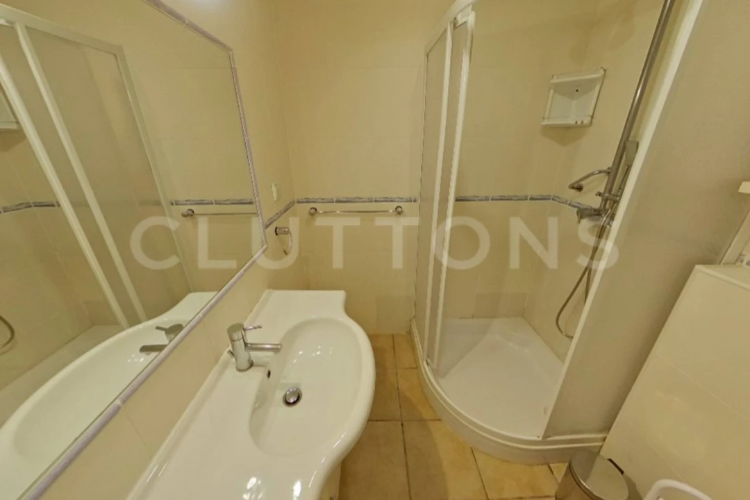 Moradia T1 para Venda em Quarteira Foto 7