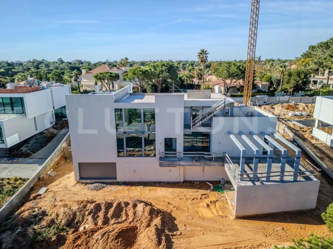 Moradia T4 para Venda em Quarteira Foto 4