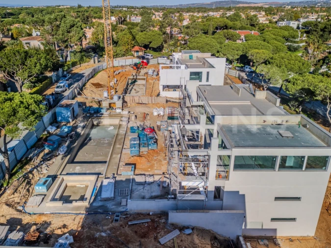 Moradia T4 para Venda em Quarteira Foto 9