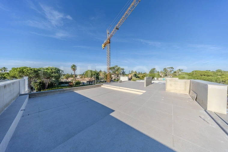 Moradia T4 para Venda em Quarteira Foto 23