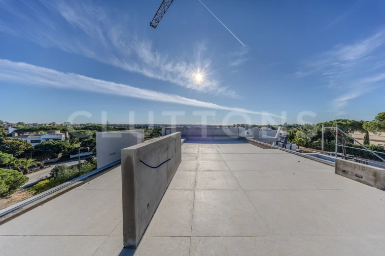 Moradia T4 para Venda em Quarteira Foto 25