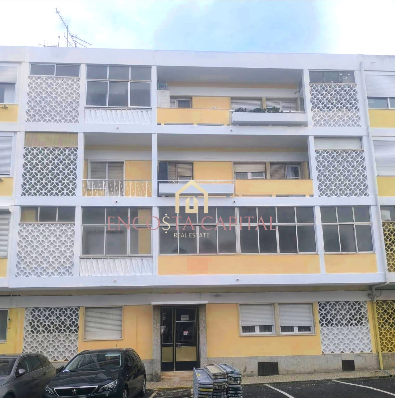 Apartamento T2 para Venda em Sacavém e Prior Velho Foto 1