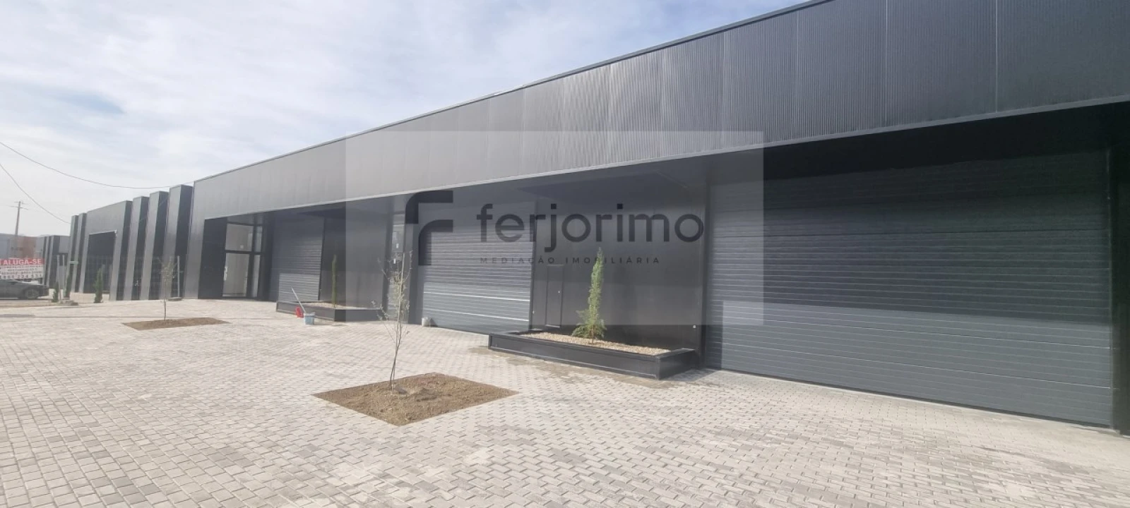 Armazém para Arrendamento em Fermentões Foto 1