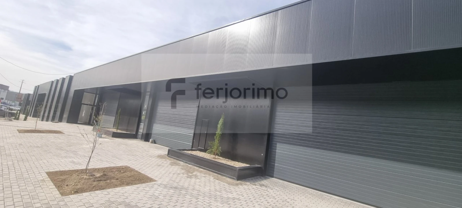 Armazém para Arrendamento em Fermentões Foto 2