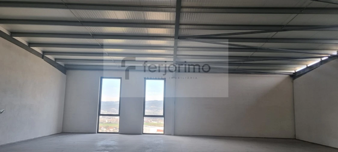 Armazém para Arrendamento em Fermentões Foto 3