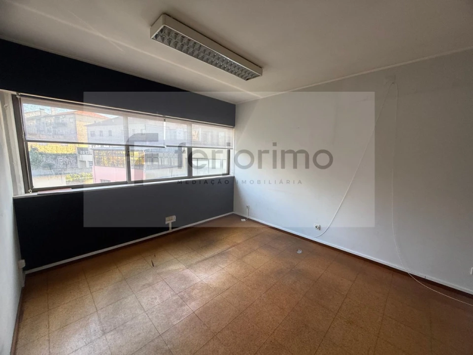 Escritório para Arrendamento em Oliveira, São Paio e São Sebastião Foto 6