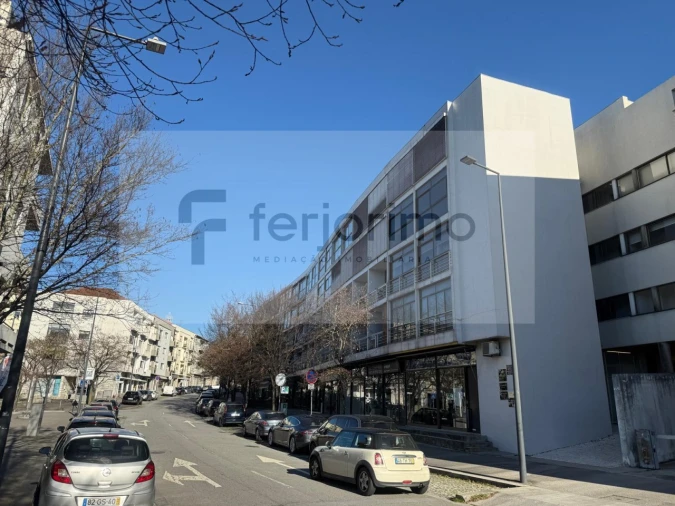 Escritório para Arrendamento em Oliveira, São Paio e São Sebastião Foto 2