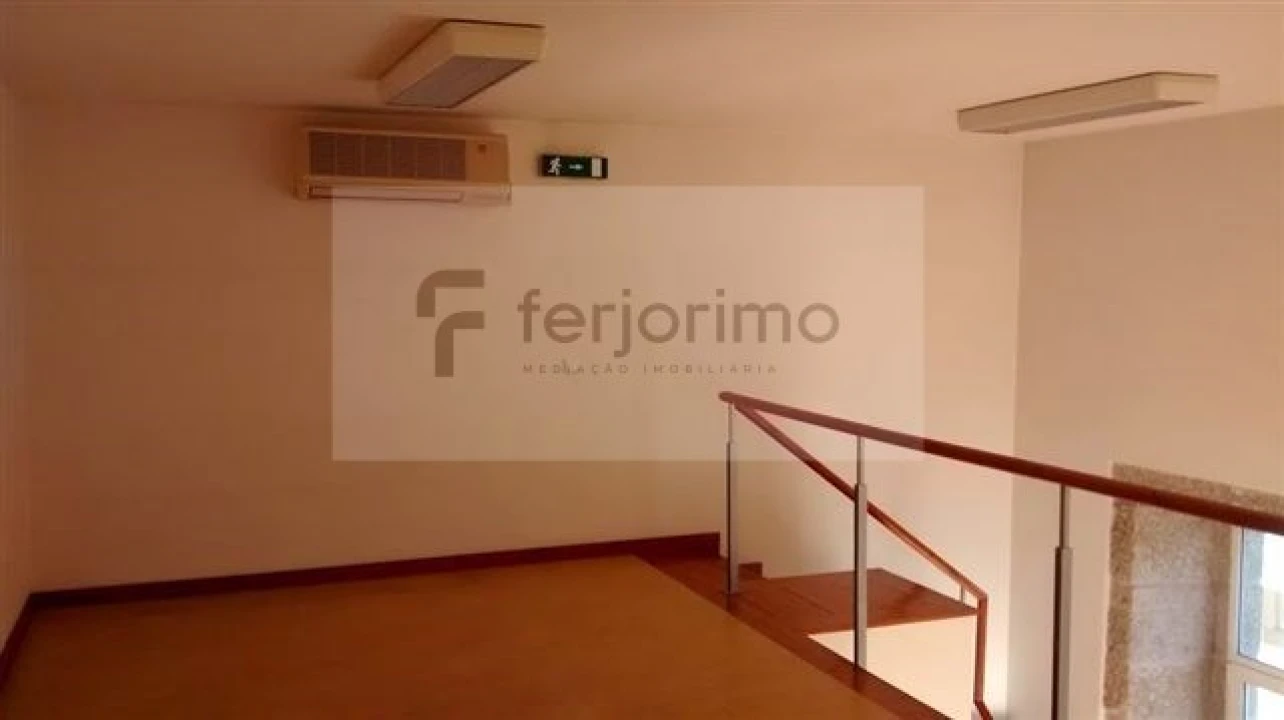 Escritório para Arrendamento em Creixomil Foto 3