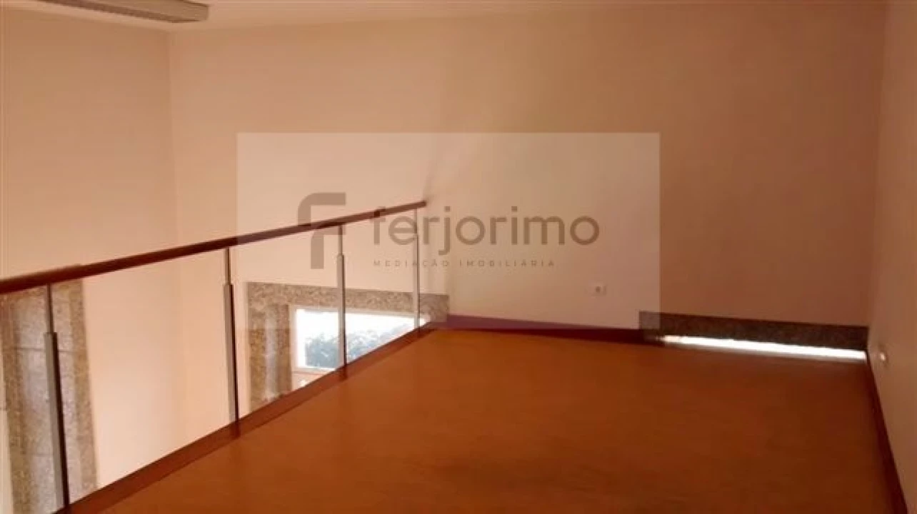 Escritório para Arrendamento em Creixomil Foto 5