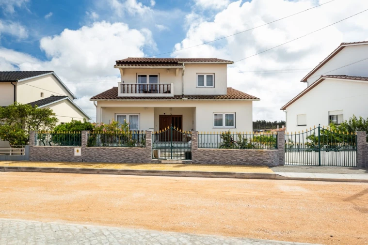 Moradia T4 para Venda em Vieira de Leiria Foto 1