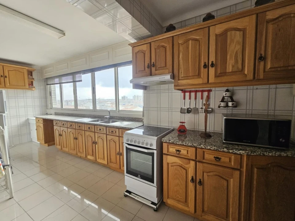 Apartamento T4 para Arrendamento em Glória e Vera Cruz Foto 2