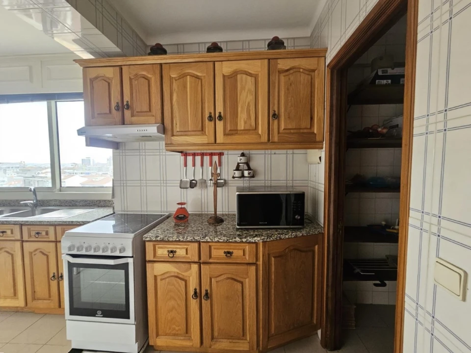 Apartamento T4 para Arrendamento em Glória e Vera Cruz Foto 4