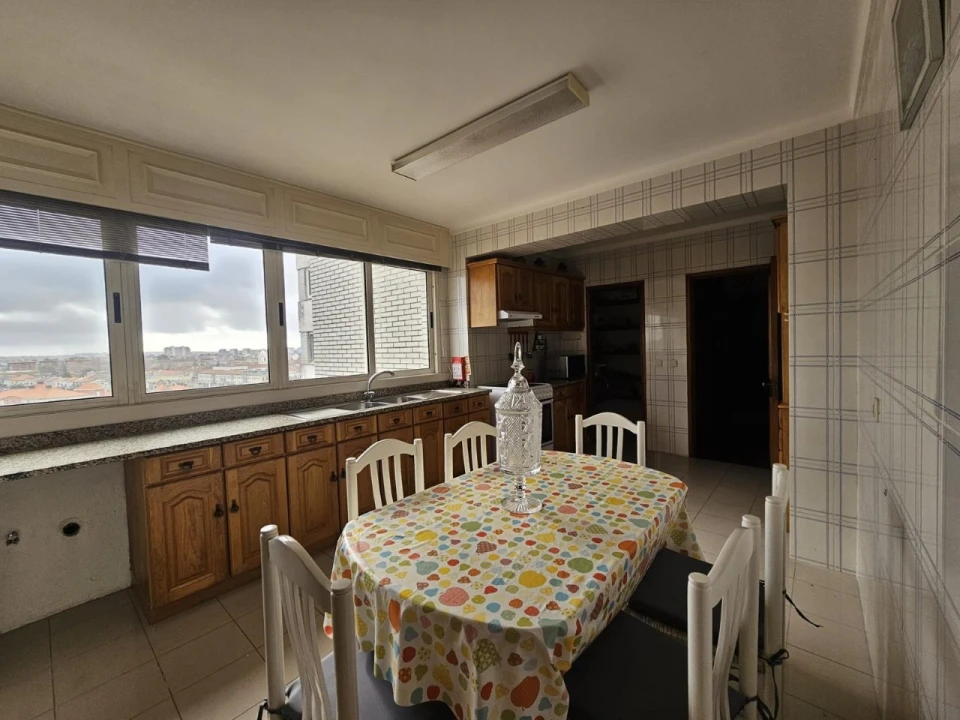 Apartamento T4 para Arrendamento em Glória e Vera Cruz Foto 1