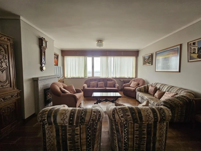 Apartamento T4 para Arrendamento em Glória e Vera Cruz Foto 8