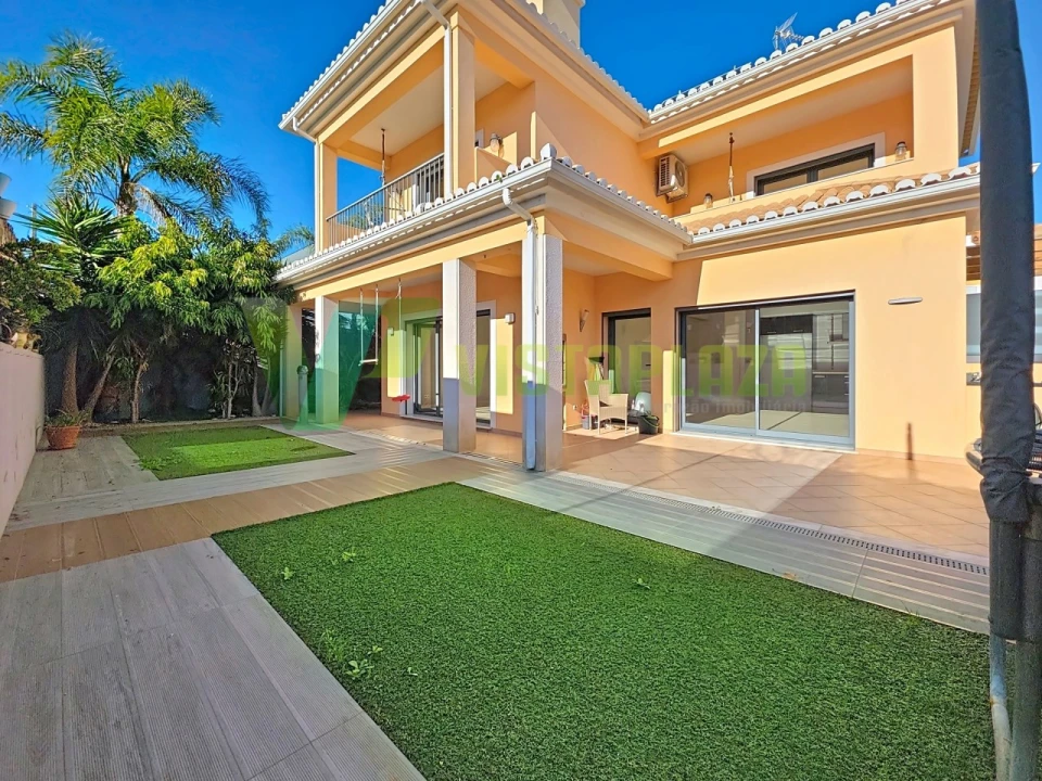 Moradia T4 para Venda em Portimão Foto 1