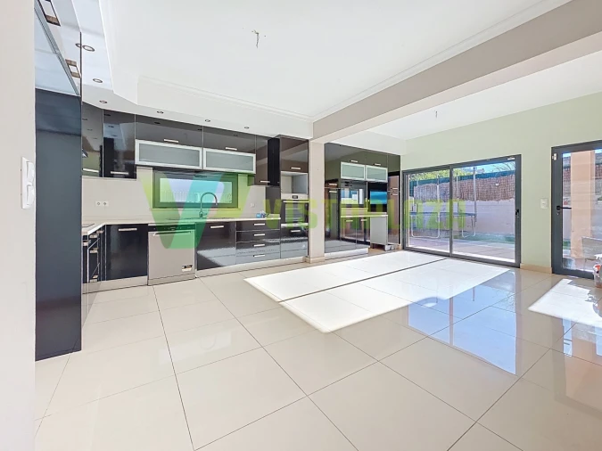 Moradia T4 para Venda em Portimão Foto 7