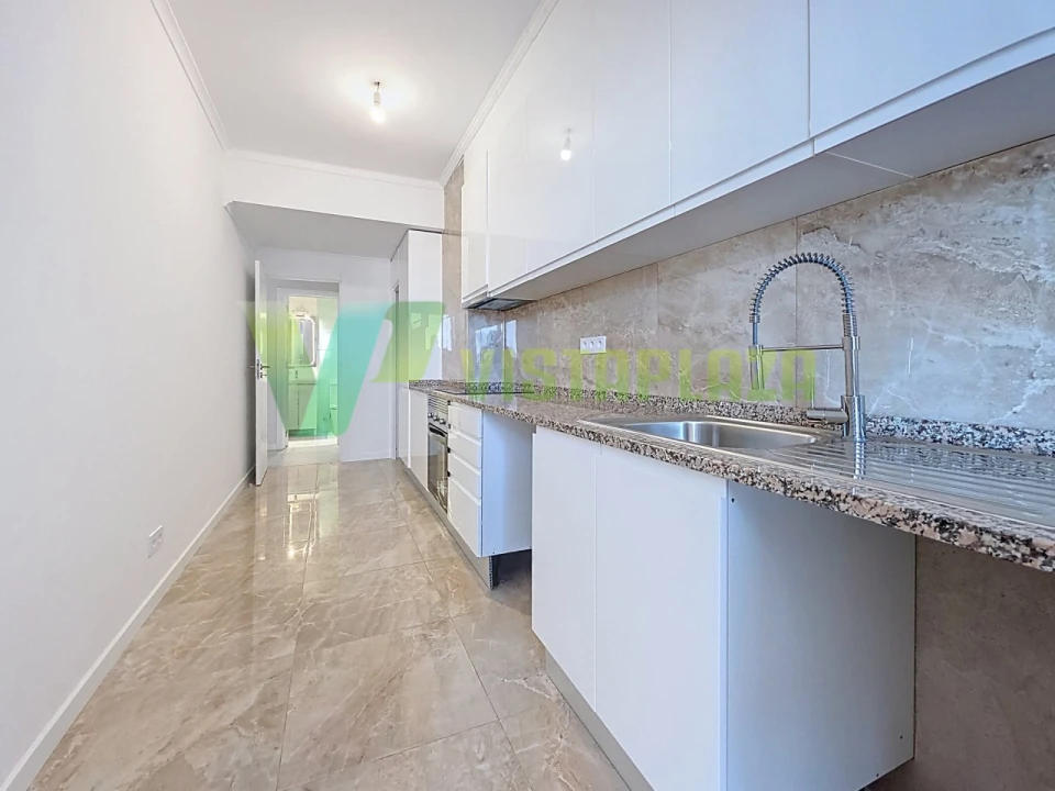 Apartamento T3 para Venda em Portimão Foto 3