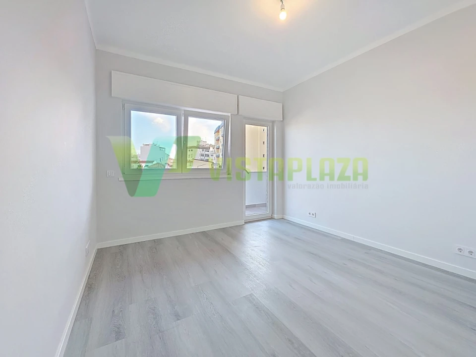 Apartamento T3 para Venda em Portimão Foto 17