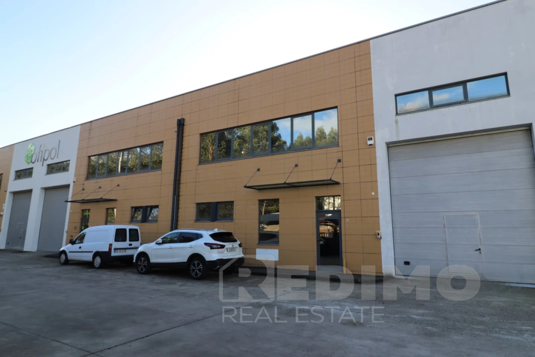 Armazém para Arrendamento em Nogueira do Cravo e Pindelo Foto 1