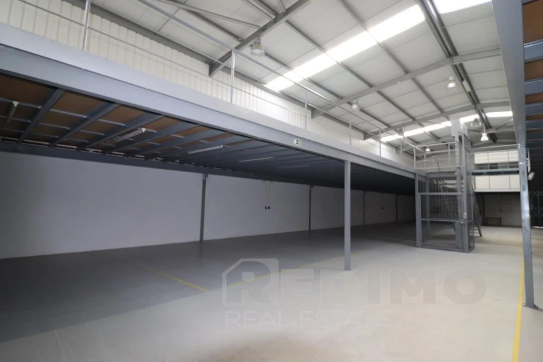 Armazém para Arrendamento em Nogueira do Cravo e Pindelo Foto 2